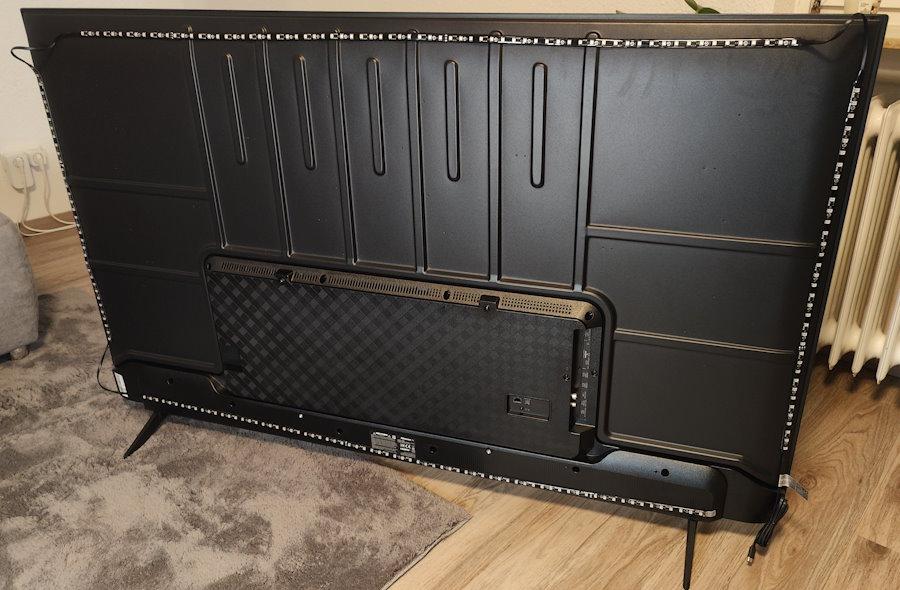 Govee LED-Strip am Fernseher angebracht