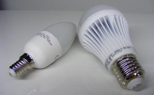 Diese beiden Lampen lassen sich per Infrarot ansprechen.