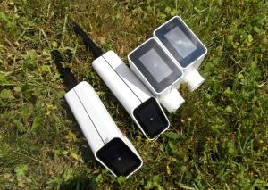 Über die Solarpanels lädt das Zubehör seine Akkus auf.