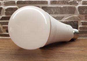 Die größere E27 Lampe.